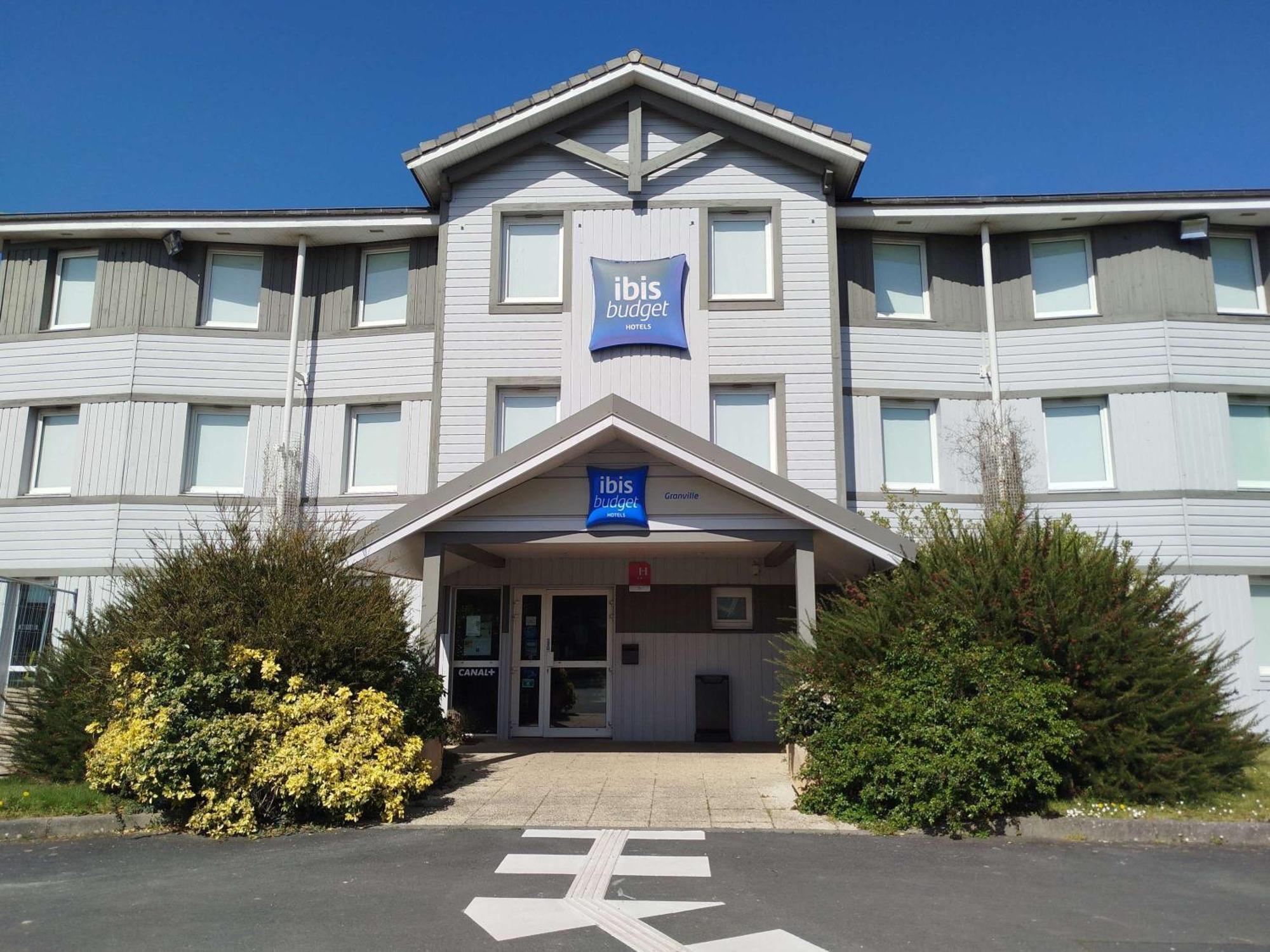 Ibis Budget Granville Bagian luar foto