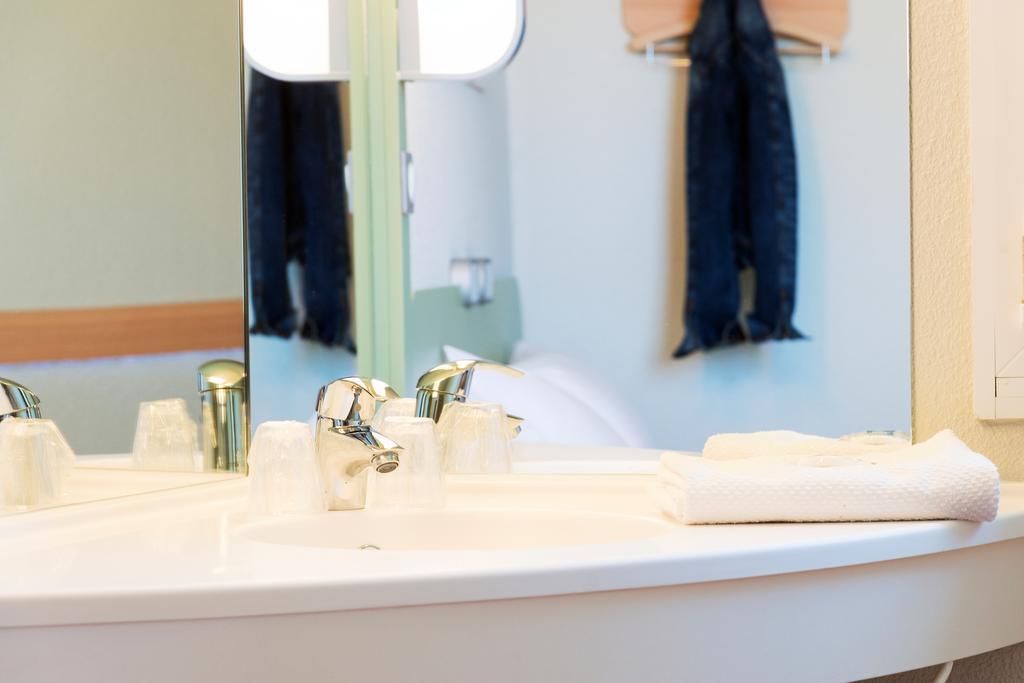 Ibis Budget Granville Bagian luar foto