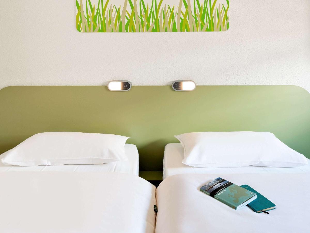 Ibis Budget Granville Bagian luar foto